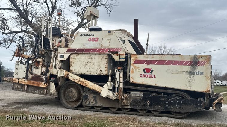 image for item FK0611 Cedarapids CR462 paver