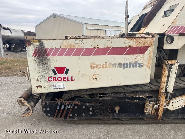 image for item FK0611 Cedarapids CR462 paver