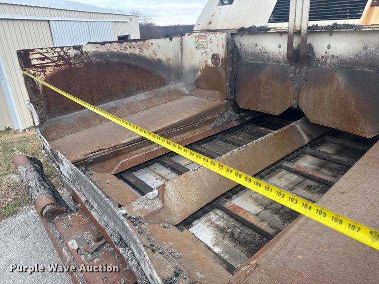 image for item FK0611 Cedarapids CR462 paver