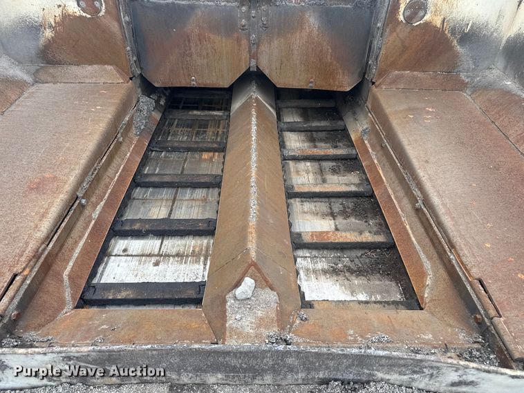 image for item FK0611 Cedarapids CR462 paver