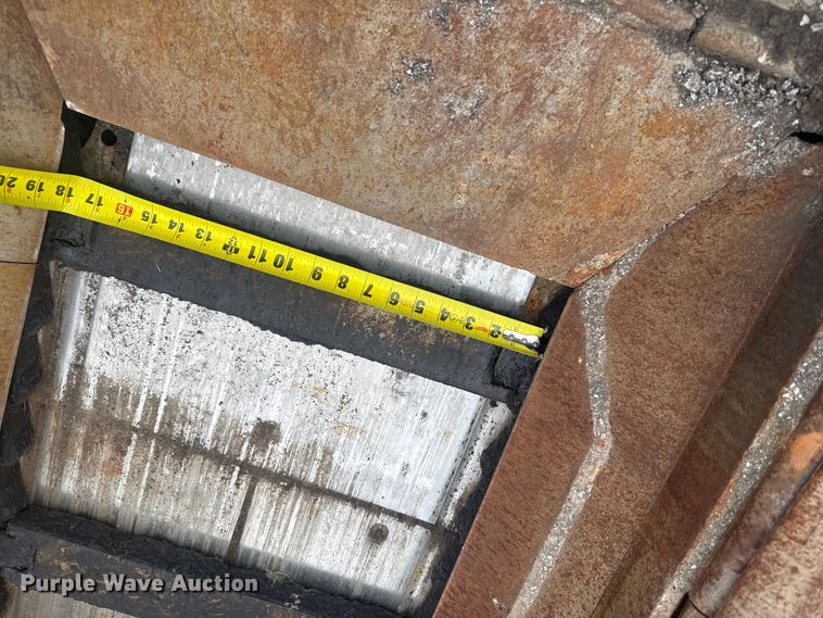 image for item FK0611 Cedarapids CR462 paver