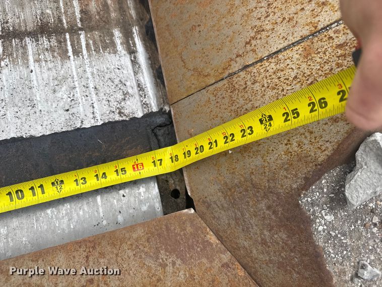 image for item FK0611 Cedarapids CR462 paver