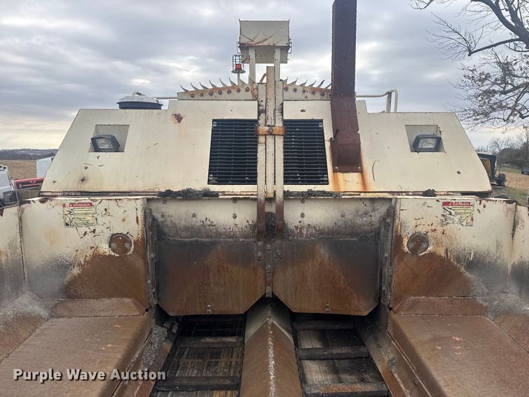 image for item FK0611 Cedarapids CR462 paver