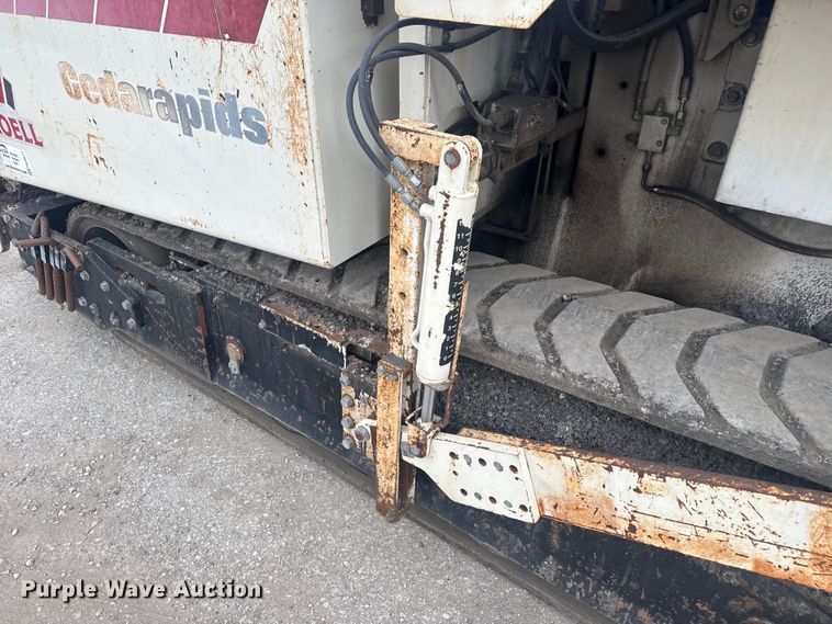 image for item FK0611 Cedarapids CR462 paver