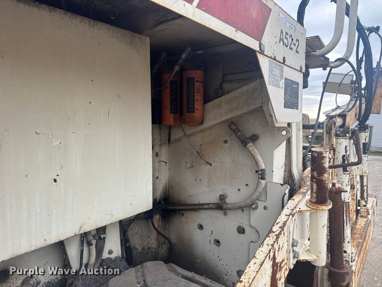 image for item FK0611 Cedarapids CR462 paver