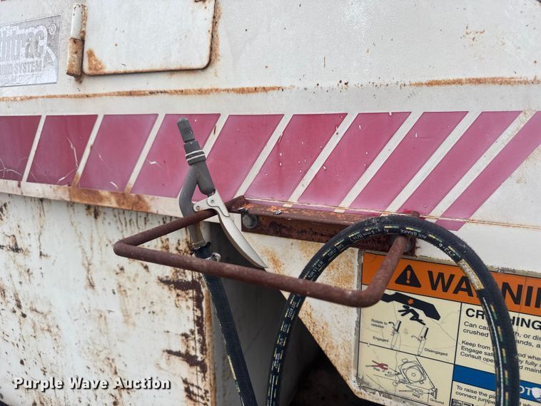 image for item FK0611 Cedarapids CR462 paver