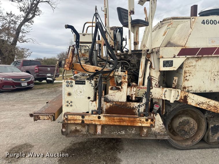 image for item FK0611 Cedarapids CR462 paver