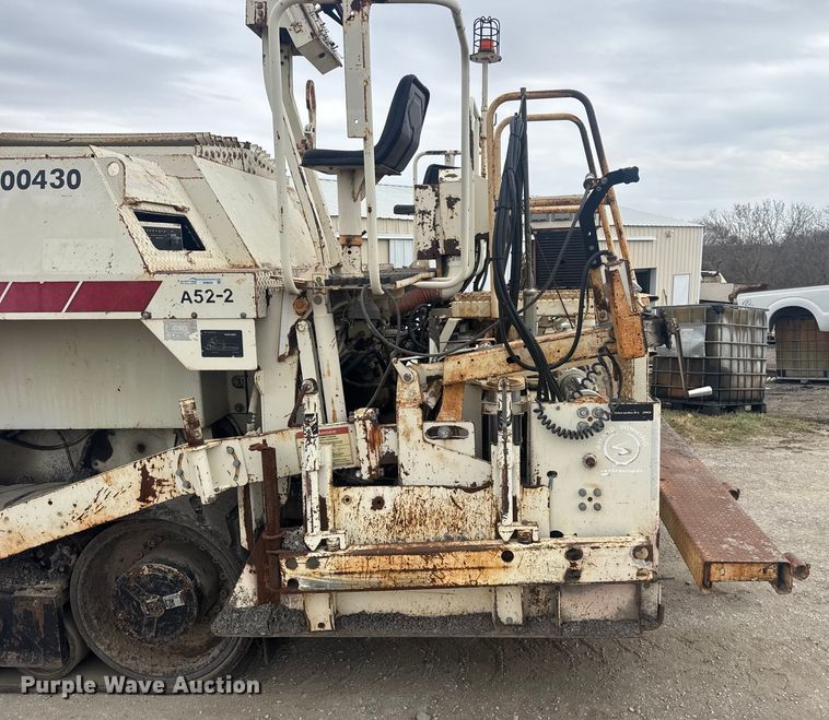 image for item FK0611 Cedarapids CR462 paver