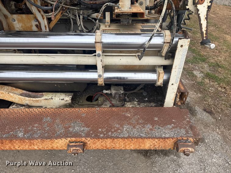 image for item FK0611 Cedarapids CR462 paver