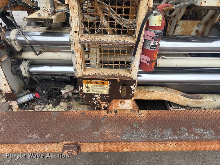 image for item FK0611 Cedarapids CR462 paver