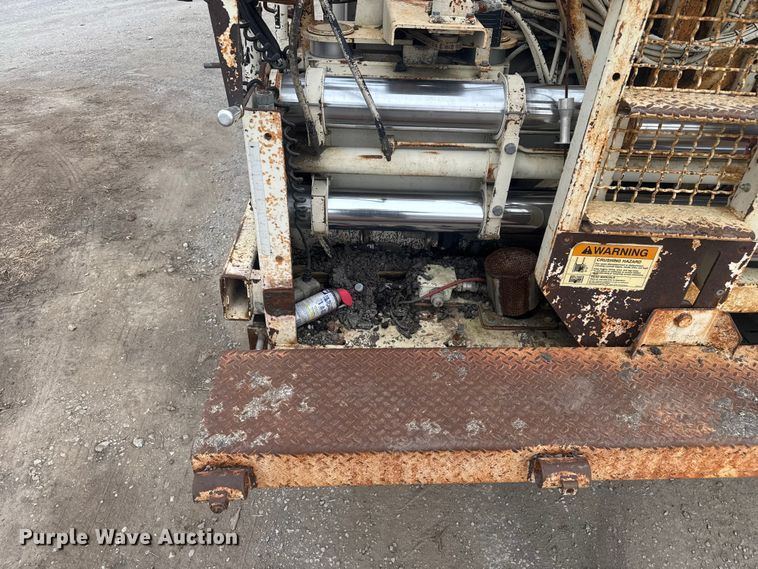 image for item FK0611 Cedarapids CR462 paver