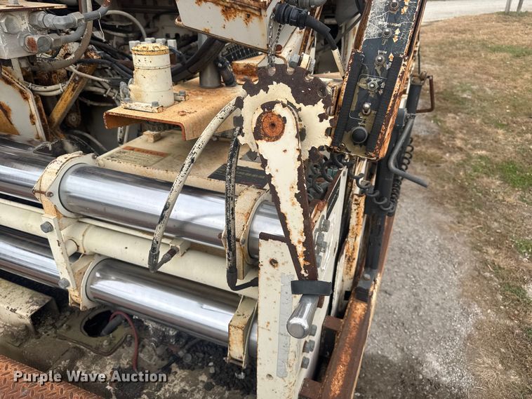 image for item FK0611 Cedarapids CR462 paver