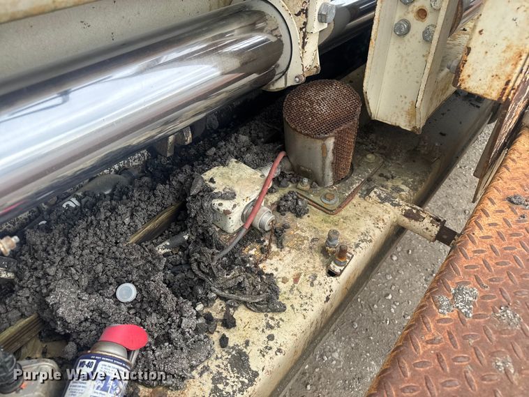 image for item FK0611 Cedarapids CR462 paver