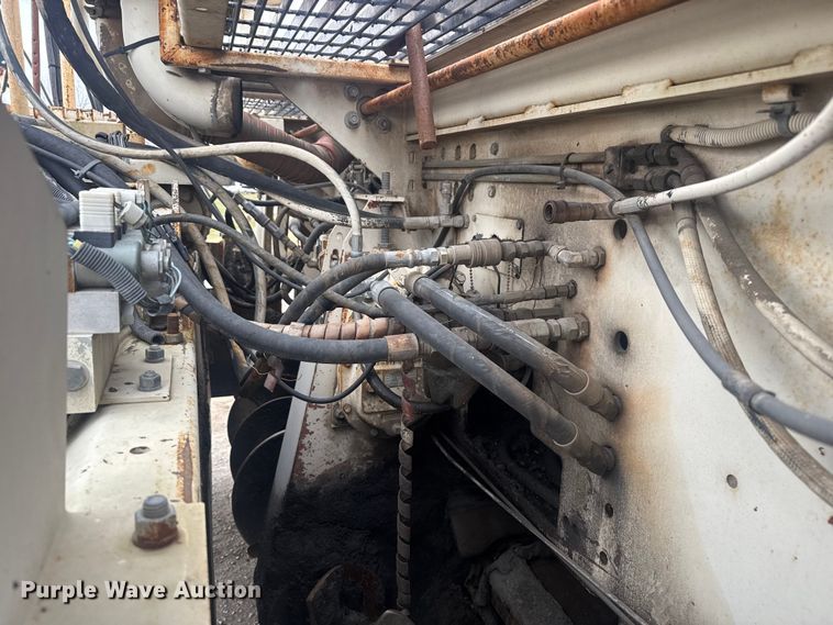 image for item FK0611 Cedarapids CR462 paver