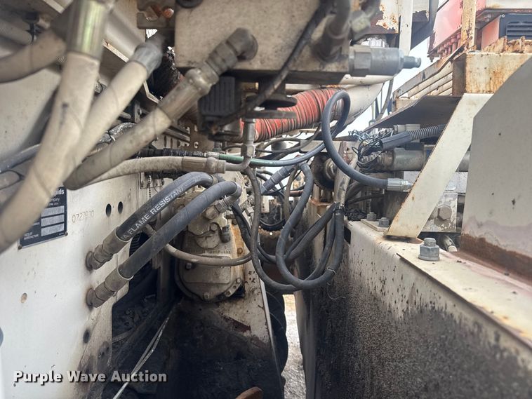 image for item FK0611 Cedarapids CR462 paver