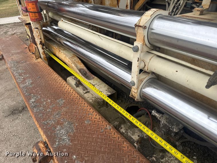 image for item FK0611 Cedarapids CR462 paver