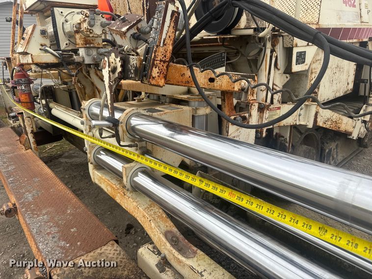 image for item FK0611 Cedarapids CR462 paver