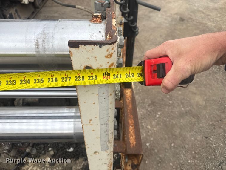 image for item FK0611 Cedarapids CR462 paver