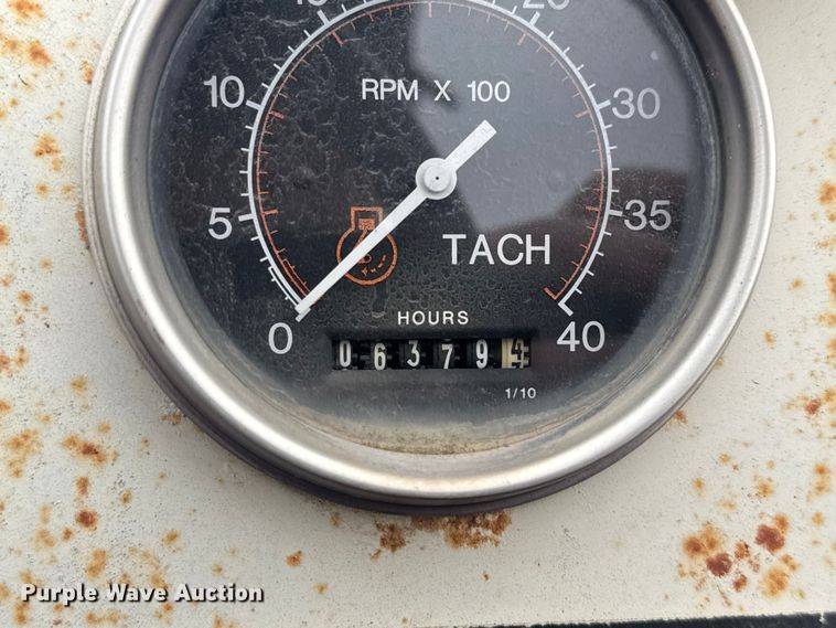 image for item FK0611 Cedarapids CR462 paver