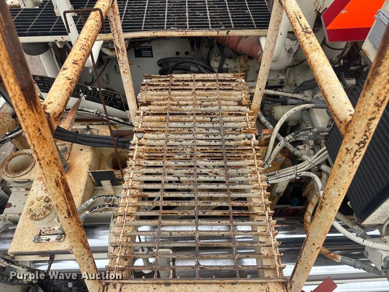 image for item FK0611 Cedarapids CR462 paver