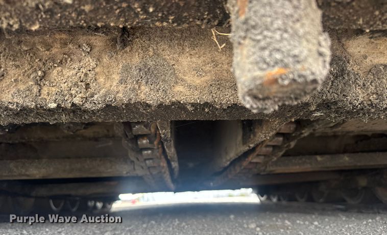 image for item FK0611 Cedarapids CR462 paver