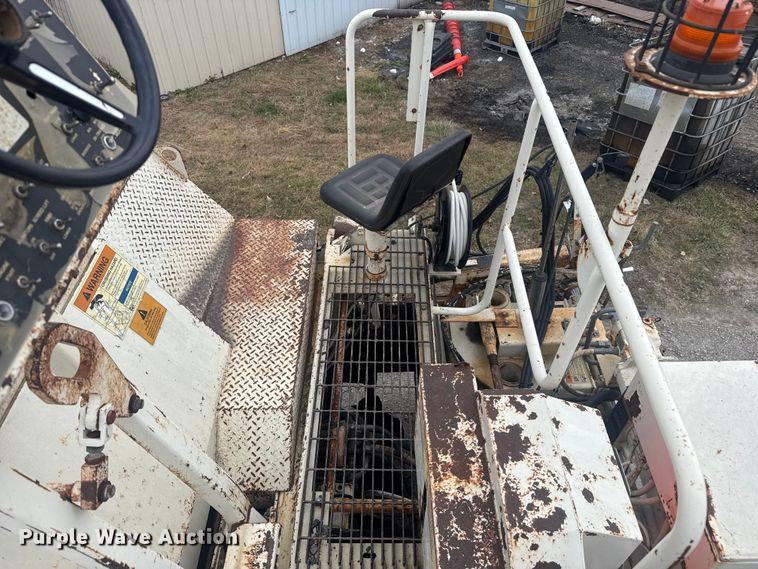 image for item FK0611 Cedarapids CR462 paver