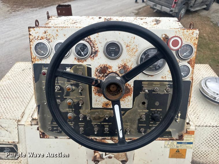 image for item FK0611 Cedarapids CR462 paver