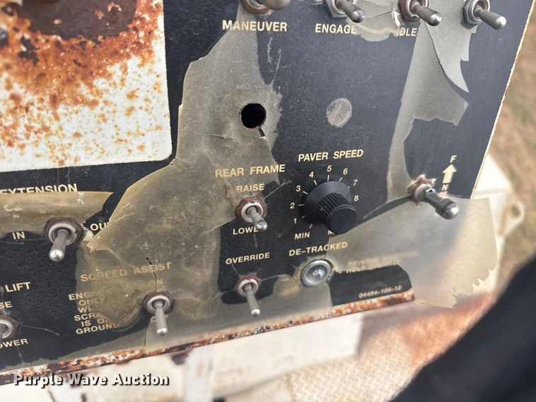 image for item FK0611 Cedarapids CR462 paver