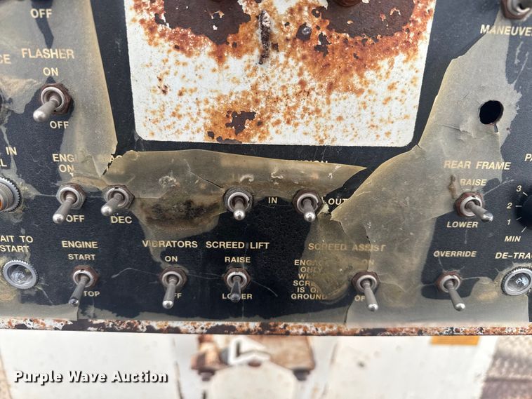 image for item FK0611 Cedarapids CR462 paver