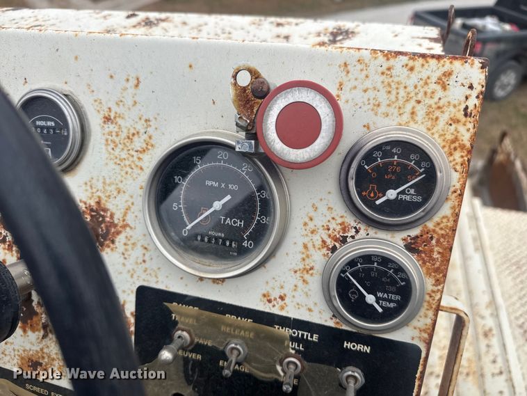 image for item FK0611 Cedarapids CR462 paver