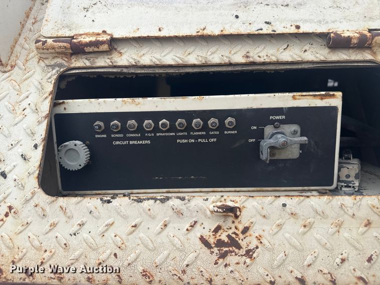 image for item FK0611 Cedarapids CR462 paver