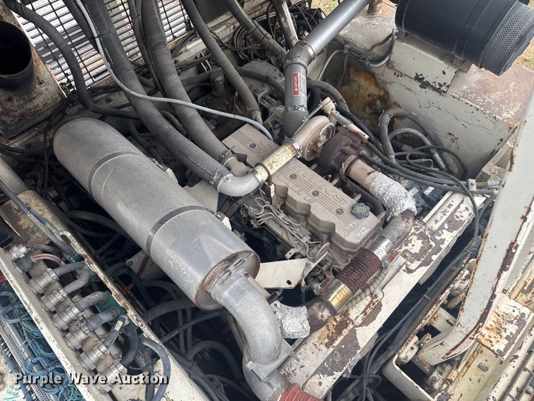 image for item FK0611 Cedarapids CR462 paver