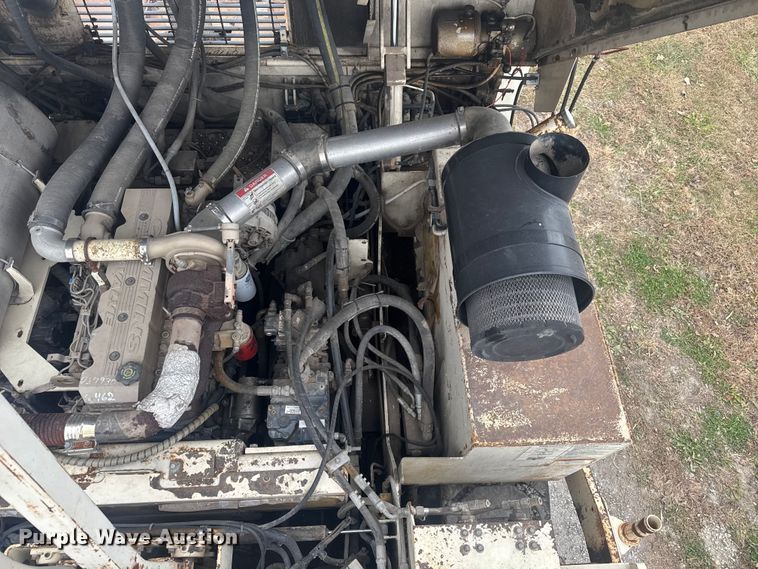 image for item FK0611 Cedarapids CR462 paver