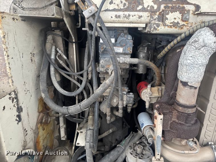 image for item FK0611 Cedarapids CR462 paver