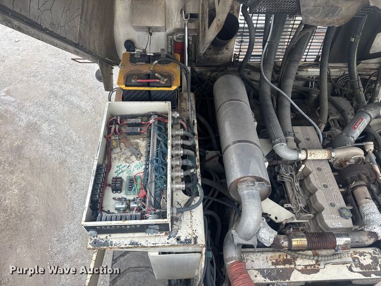 image for item FK0611 Cedarapids CR462 paver