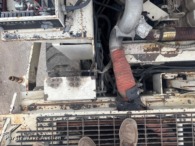 image for item FK0611 Cedarapids CR462 paver