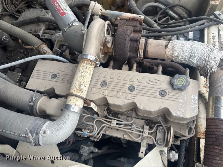 image for item FK0611 Cedarapids CR462 paver