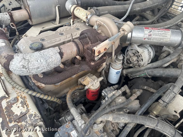 image for item FK0611 Cedarapids CR462 paver