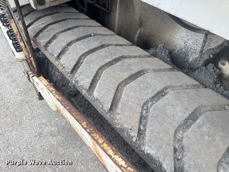 image for item FK0611 Cedarapids CR462 paver