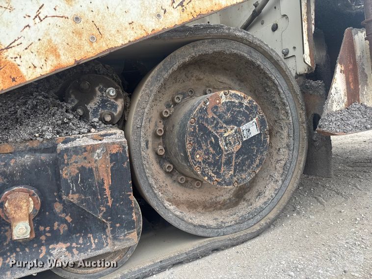 image for item FK0611 Cedarapids CR462 paver