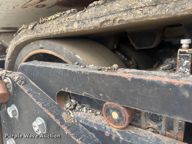 image for item FK0611 Cedarapids CR462 paver