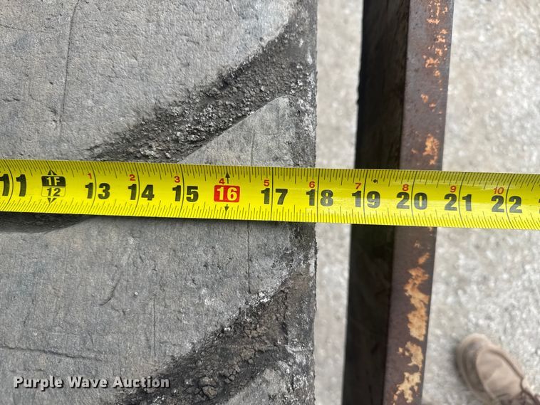 image for item FK0611 Cedarapids CR462 paver