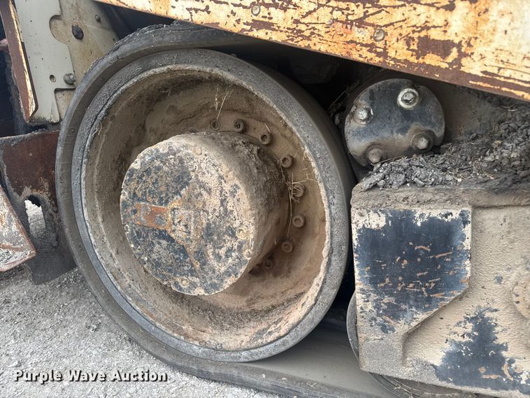 image for item FK0611 Cedarapids CR462 paver