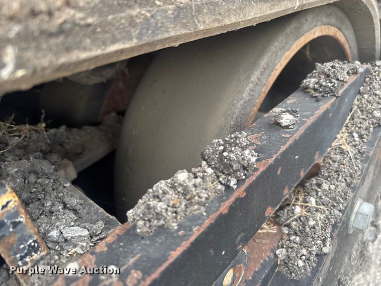 image for item FK0611 Cedarapids CR462 paver