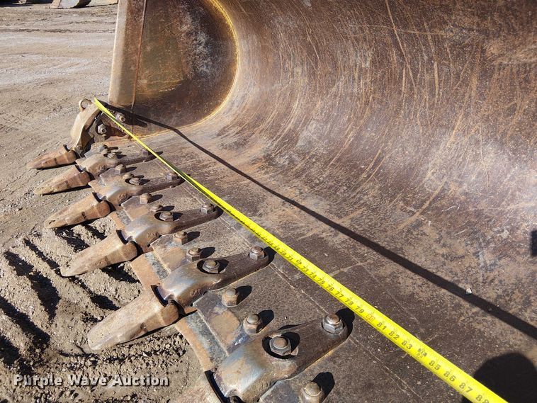 image for item FK0628 2013 Caterpillar 963D track loader