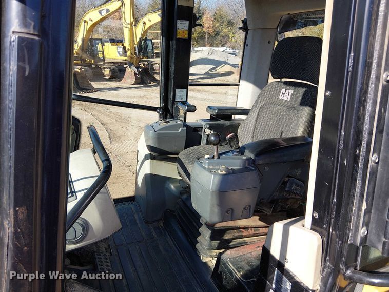 image for item FK0628 2013 Caterpillar 963D track loader