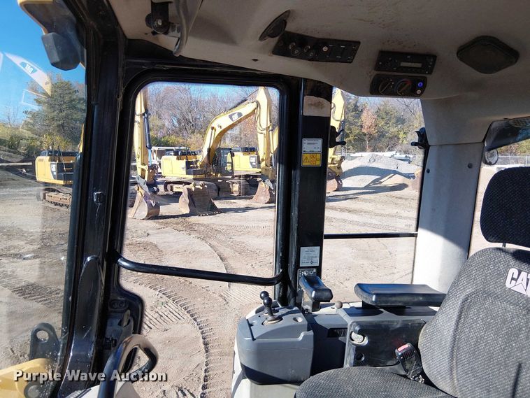 image for item FK0628 2013 Caterpillar 963D track loader