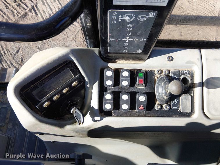 image for item FK0628 2013 Caterpillar 963D track loader