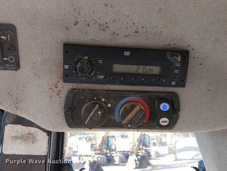 image for item FK0628 2013 Caterpillar 963D track loader