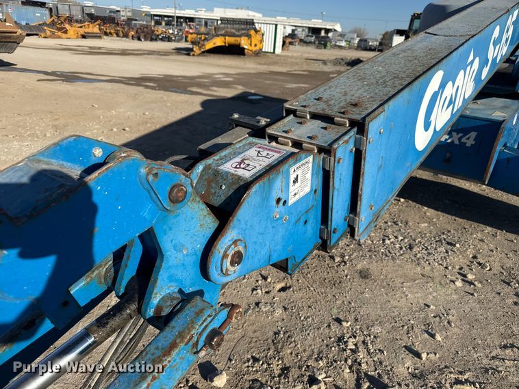 image for item FK0629 2007 Genie S-65  boom lift
